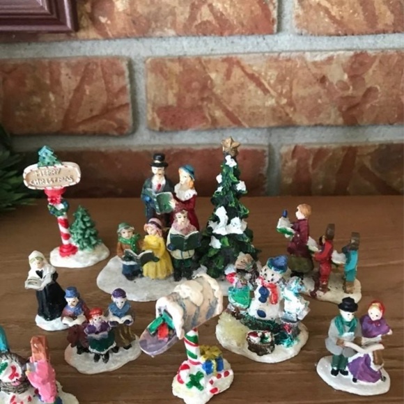 Department 56 Holiday Village Miniature Christmas Figurine Set - Picture 8 of 9